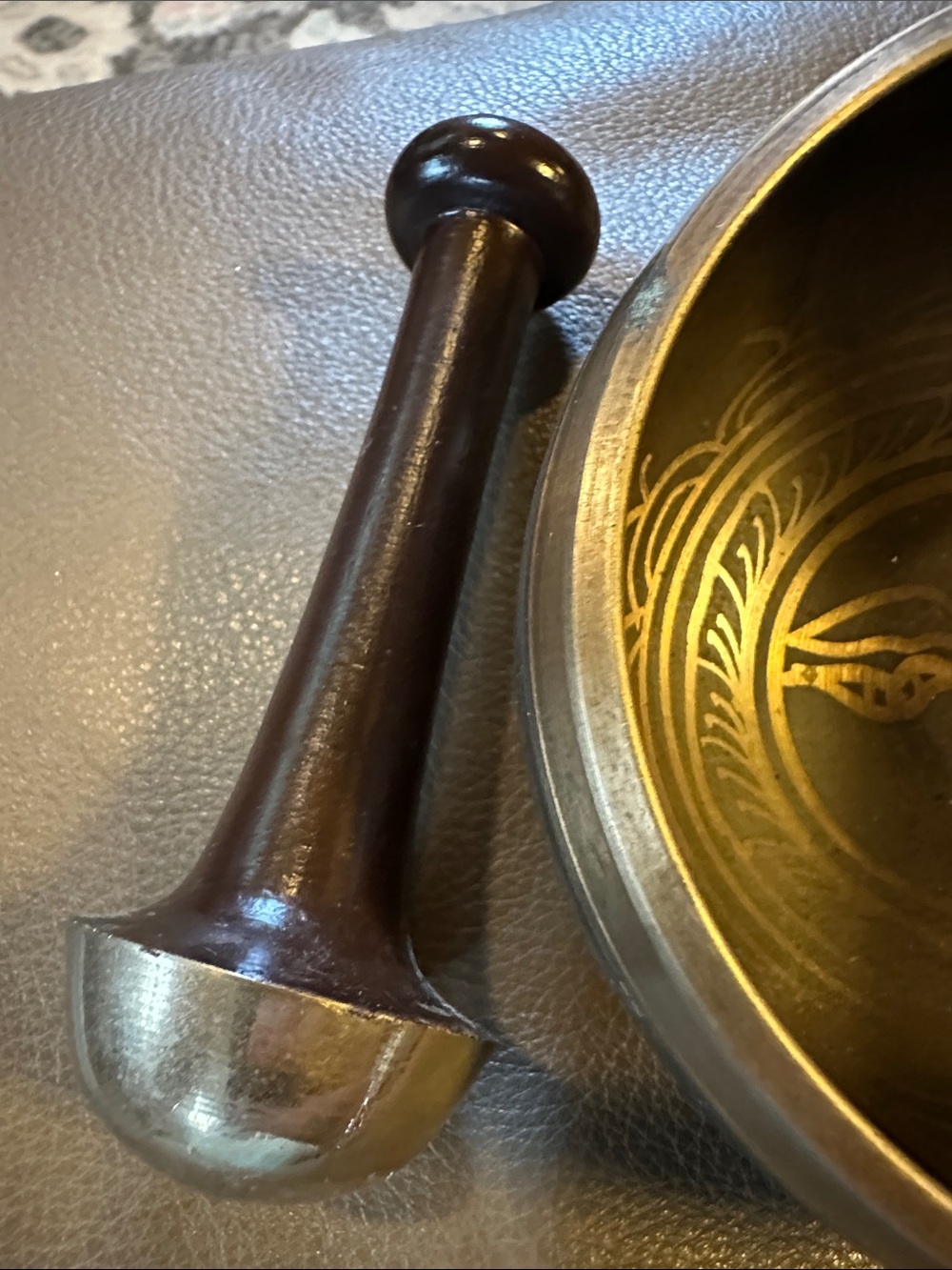 Tibetan singing bowl for meditation/yoga - Picture 4 of 7